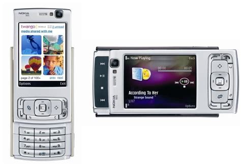 Photo of an old Nokia N95.
