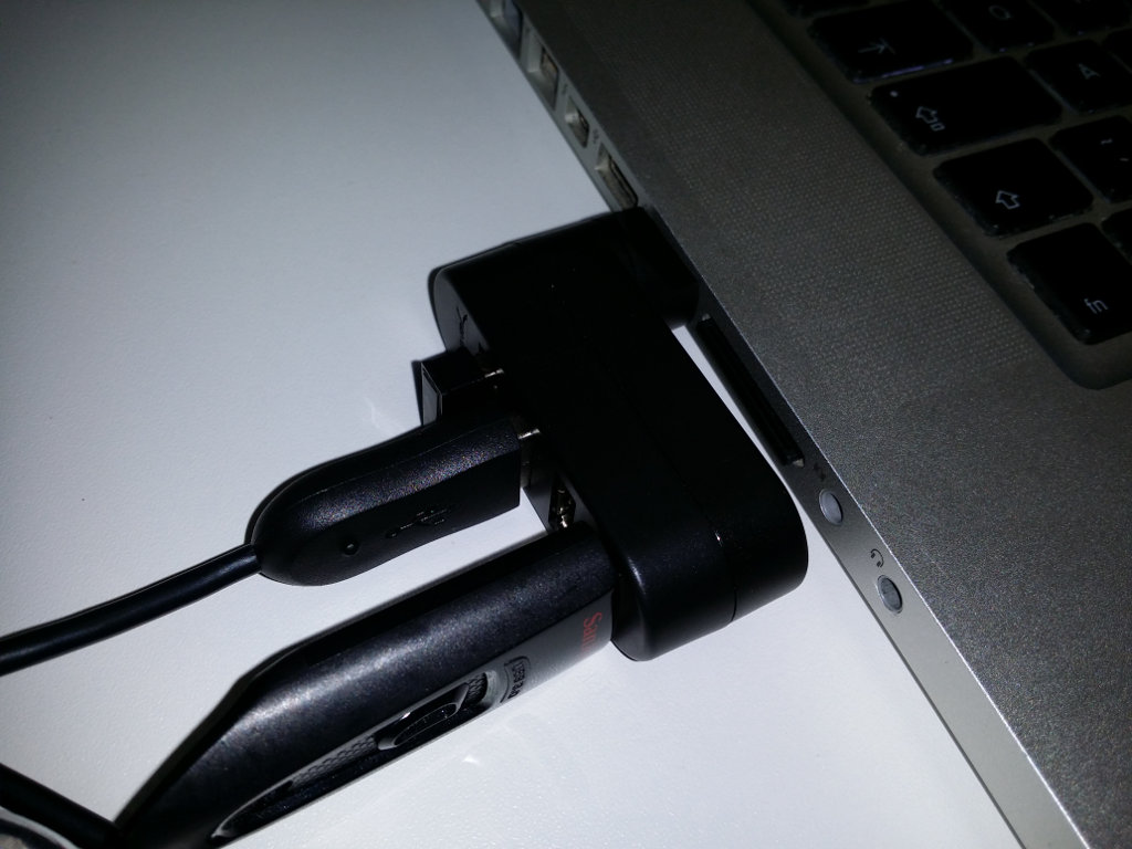 Sabrent 4 Port Hub - plugged in